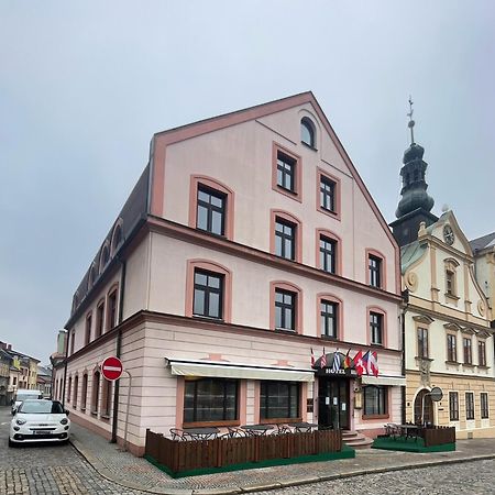 Hotel Bravo Ческа Требова Екстериор снимка