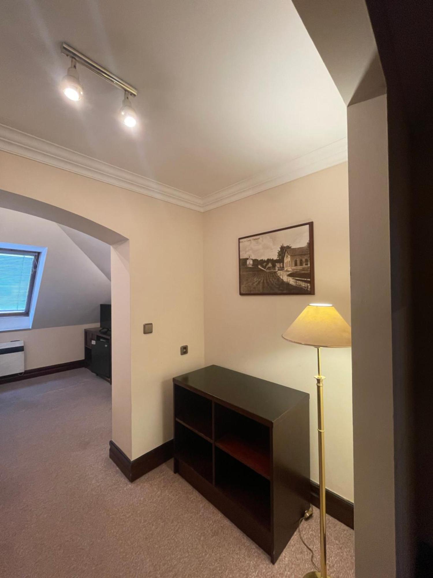 Hotel Bravo Ческа Требова Екстериор снимка