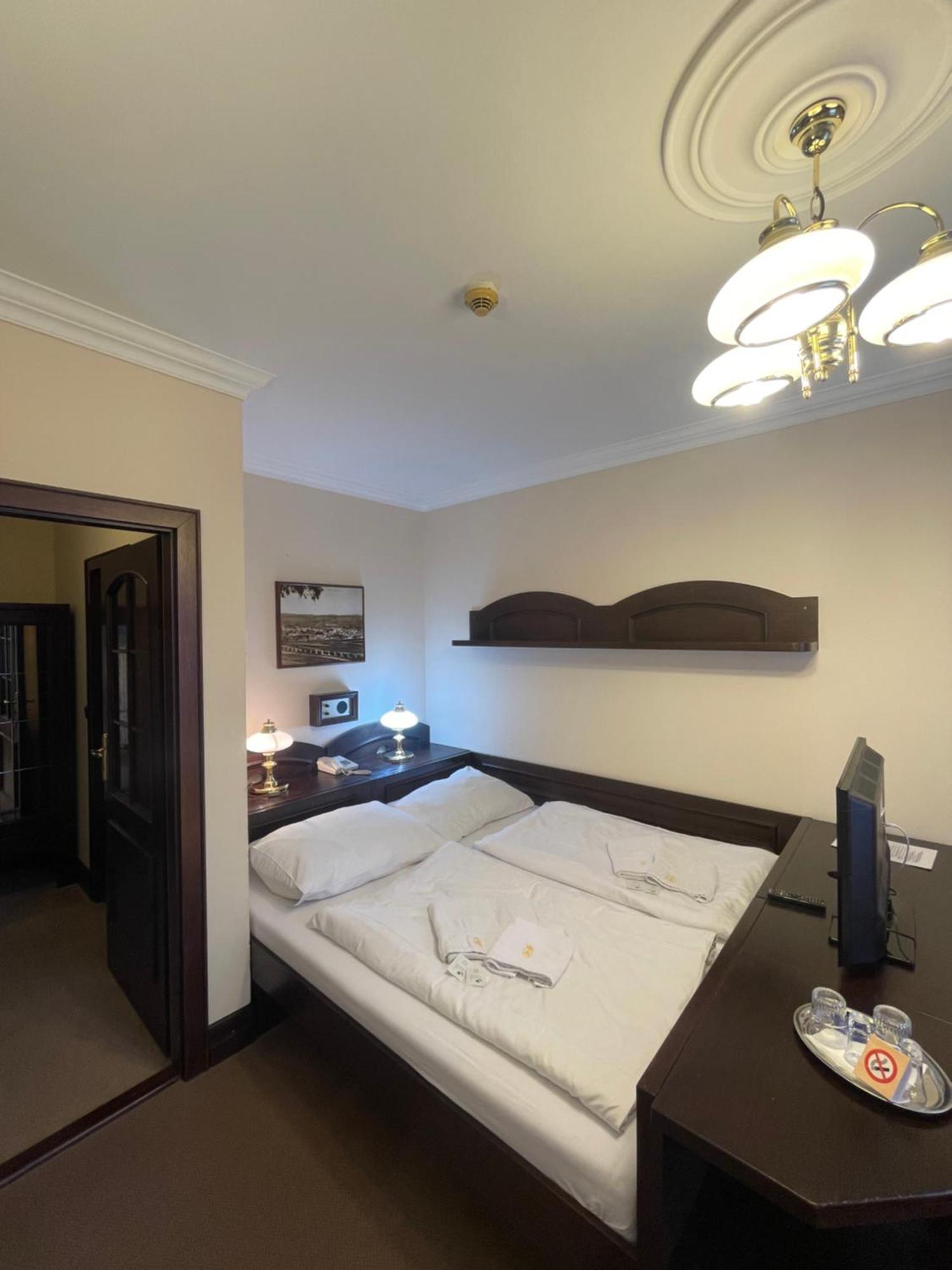 Hotel Bravo Ческа Требова Екстериор снимка