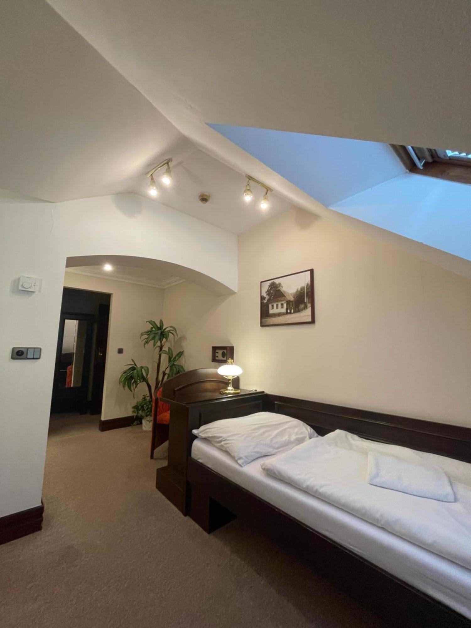 Hotel Bravo Ческа Требова Екстериор снимка