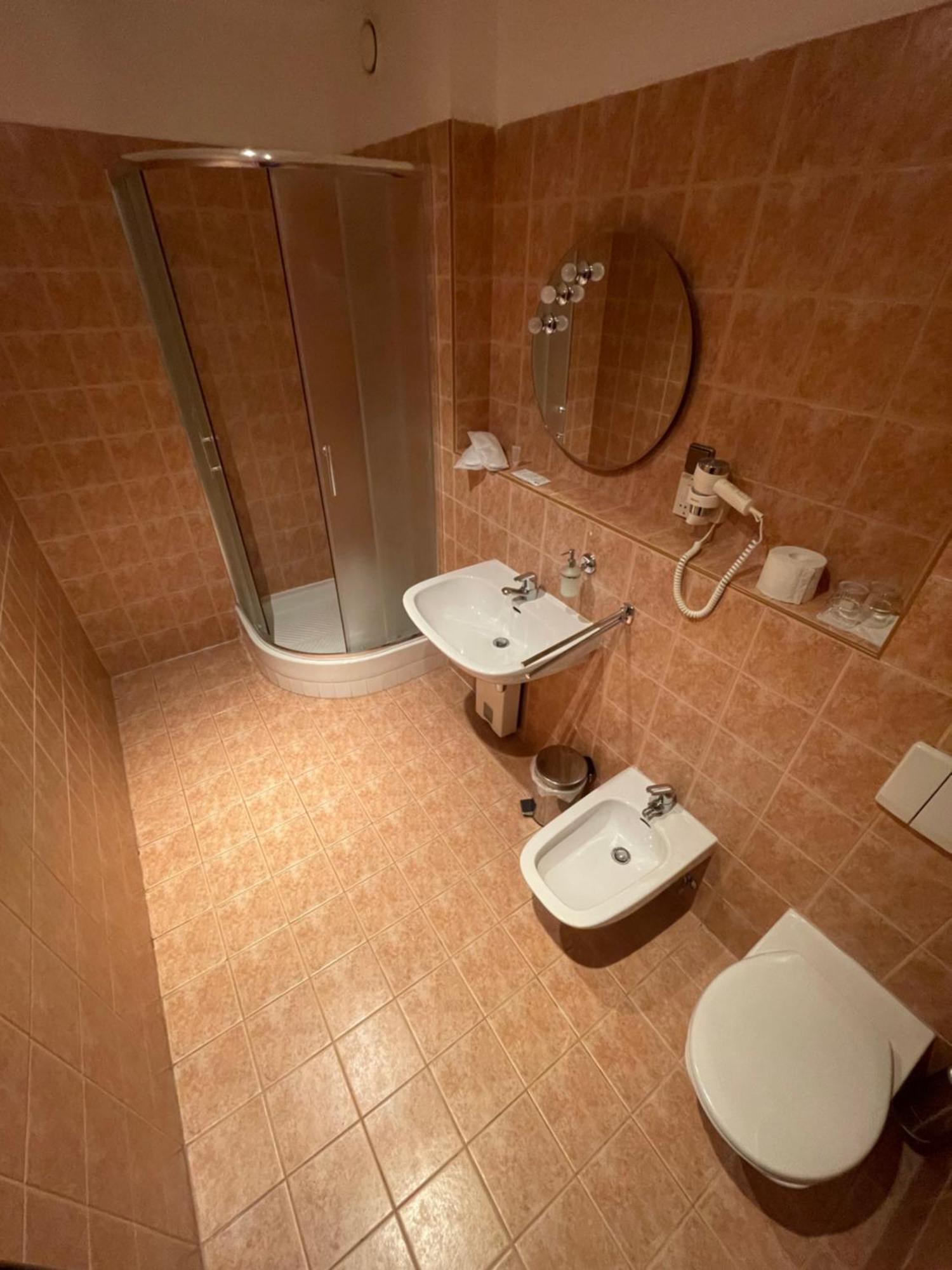 Hotel Bravo Ческа Требова Екстериор снимка