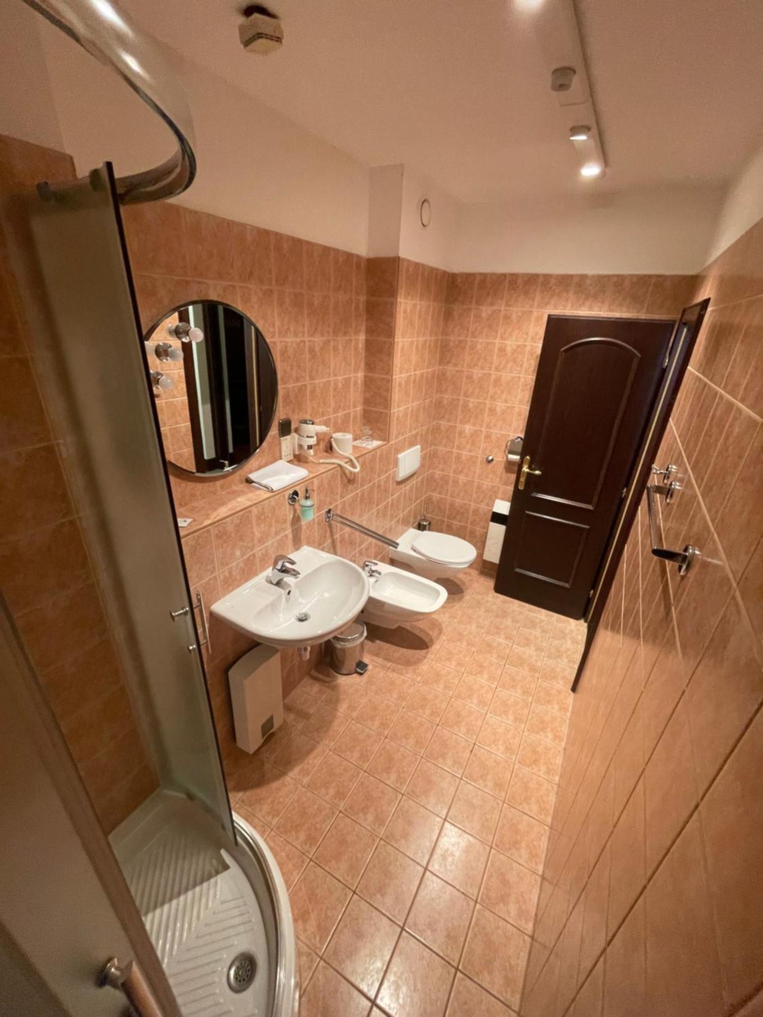 Hotel Bravo Ческа Требова Екстериор снимка