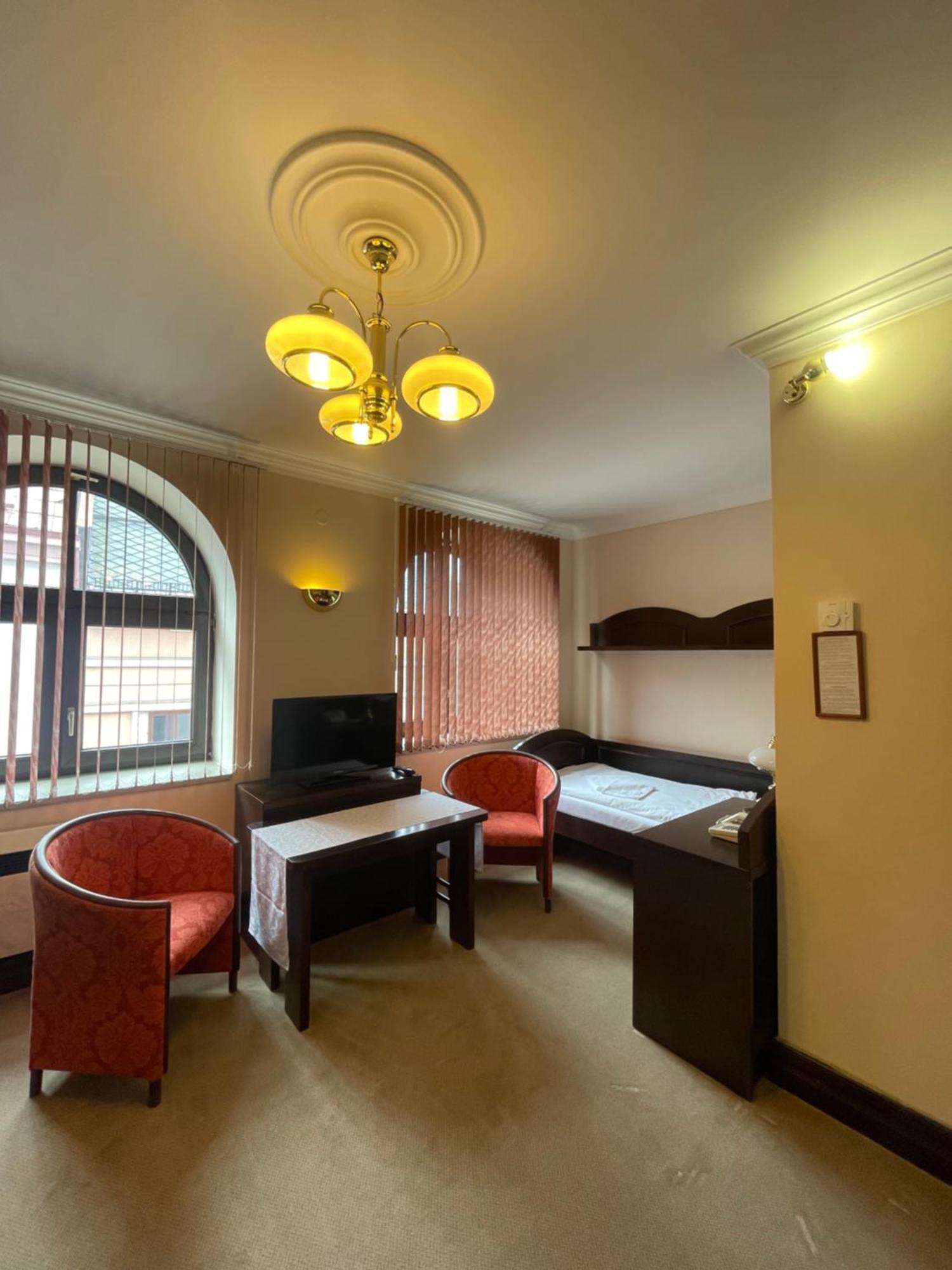 Hotel Bravo Ческа Требова Екстериор снимка