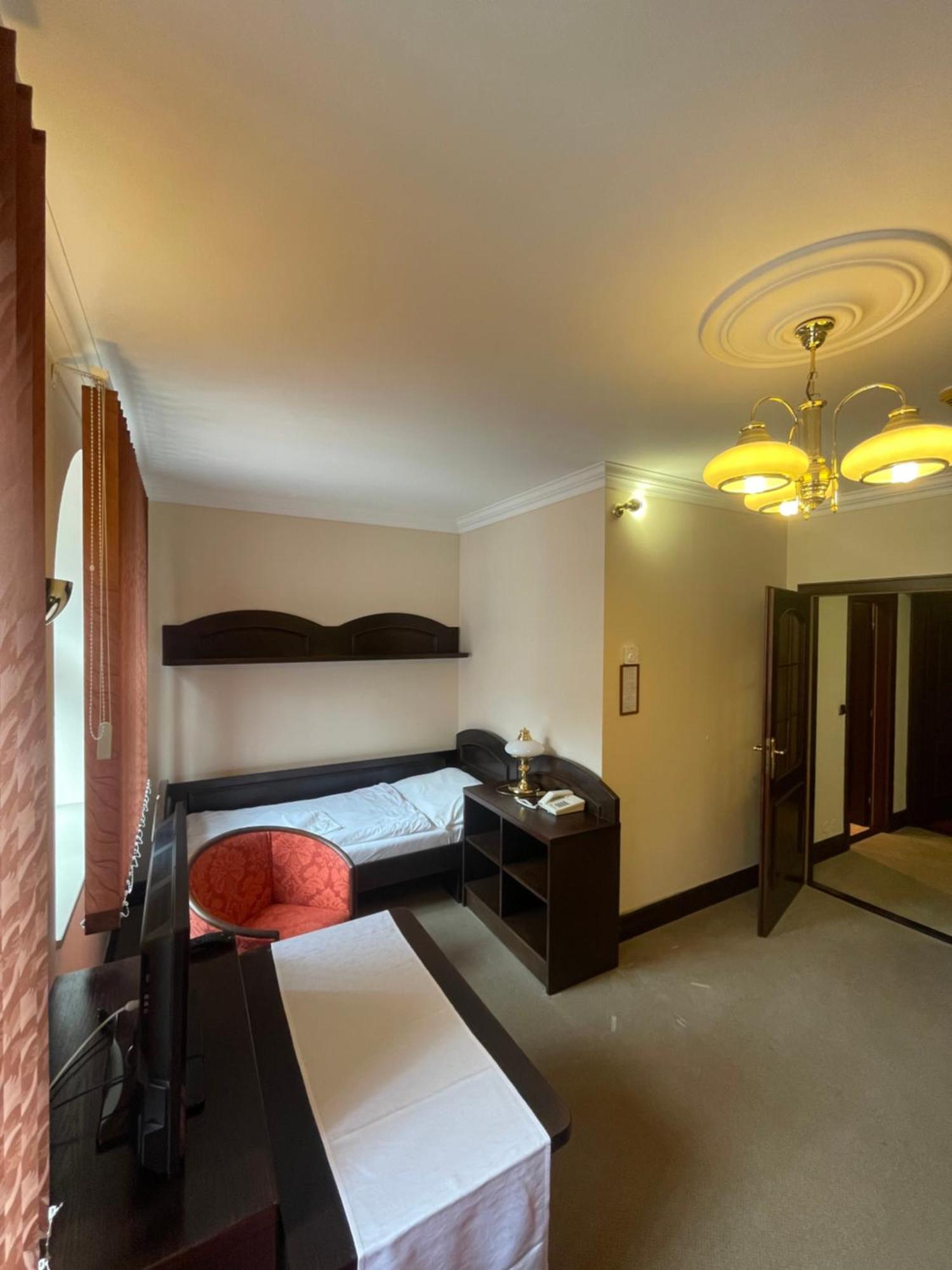 Hotel Bravo Ческа Требова Екстериор снимка