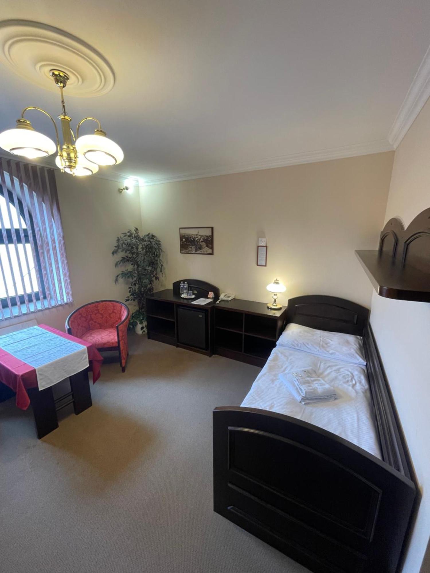 Hotel Bravo Ческа Требова Екстериор снимка