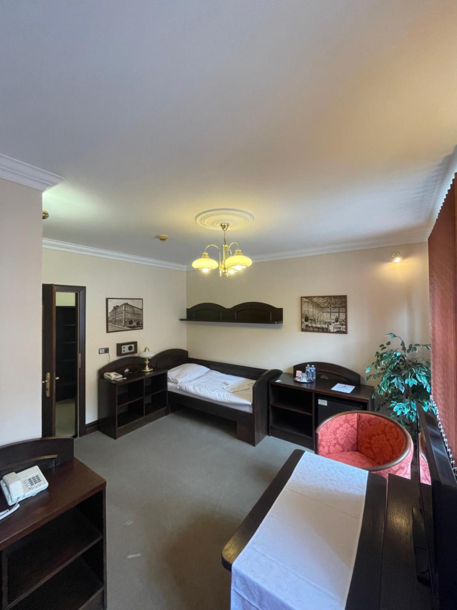 Hotel Bravo Ческа Требова Екстериор снимка