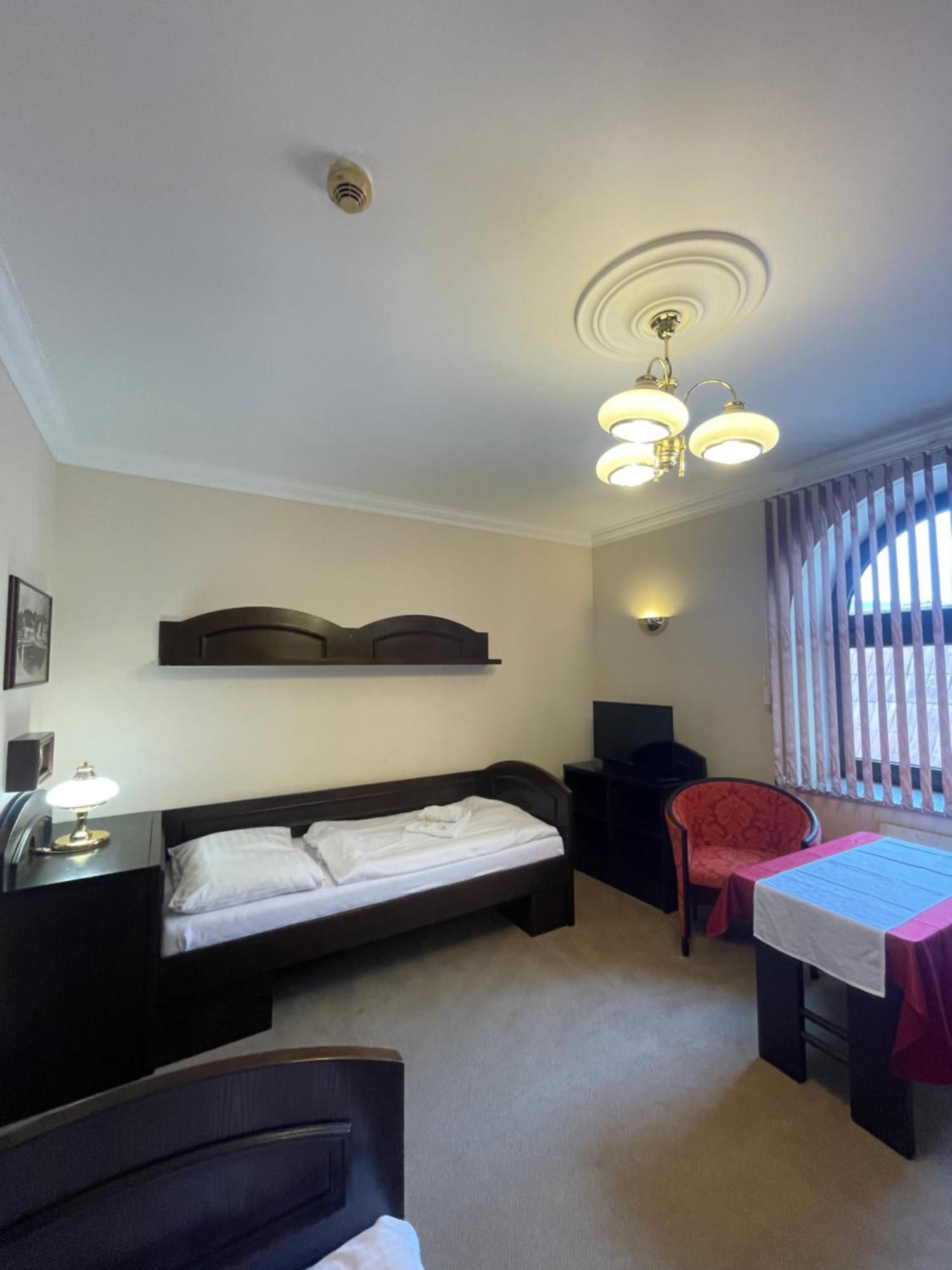 Hotel Bravo Ческа Требова Екстериор снимка
