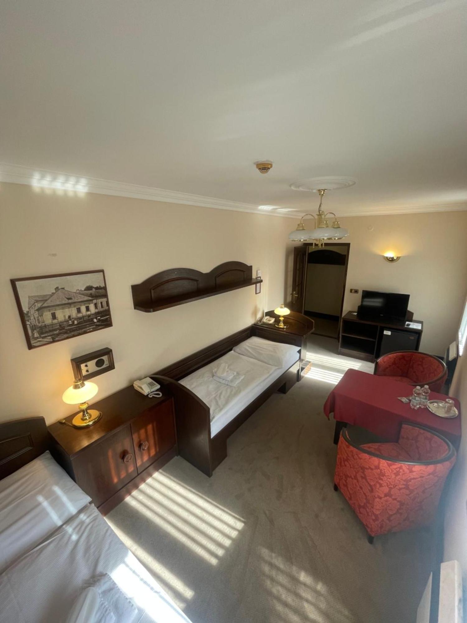 Hotel Bravo Ческа Требова Екстериор снимка