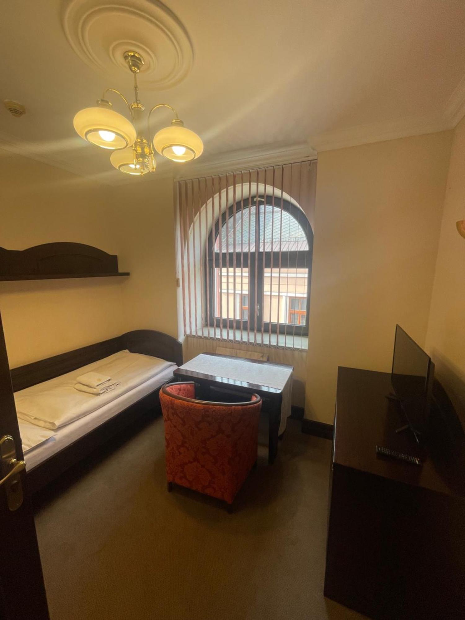 Hotel Bravo Ческа Требова Екстериор снимка