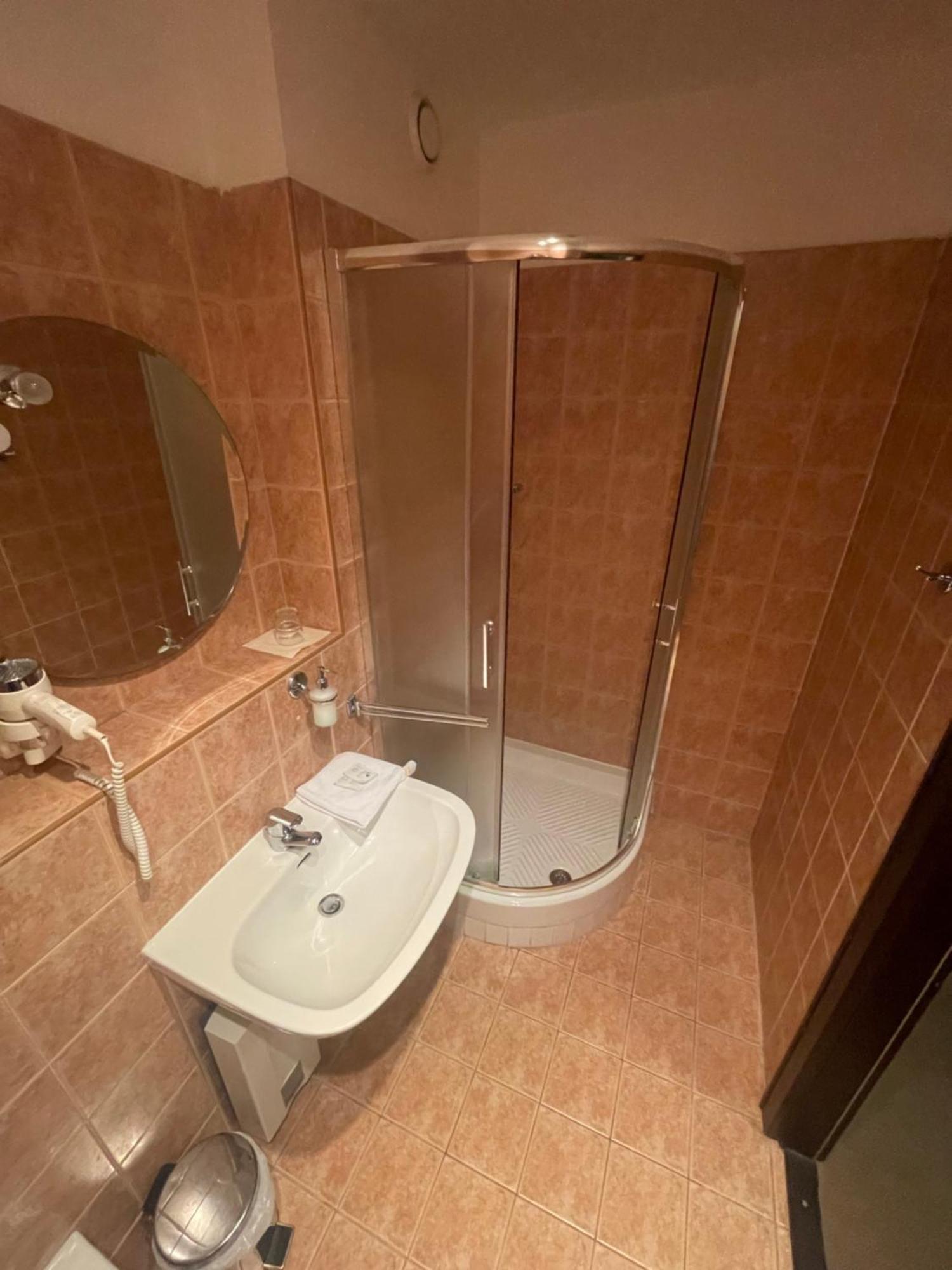 Hotel Bravo Ческа Требова Екстериор снимка