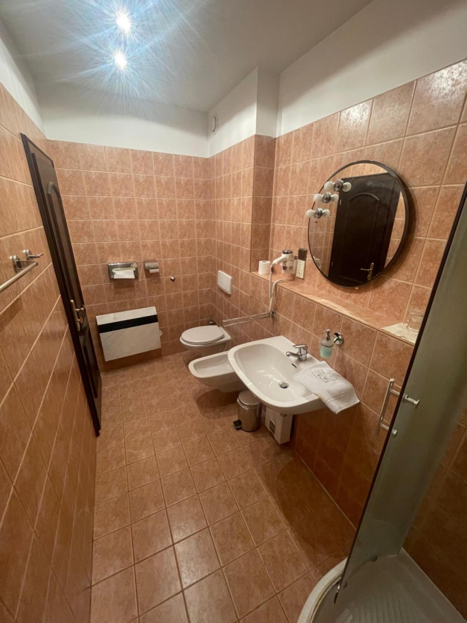 Hotel Bravo Ческа Требова Екстериор снимка